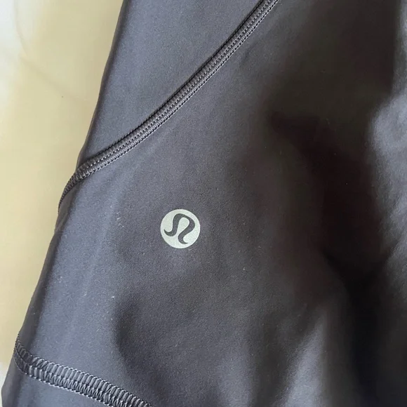 lululemon fast and free charcoal gray 6” size 10 - Picture 3 of 6